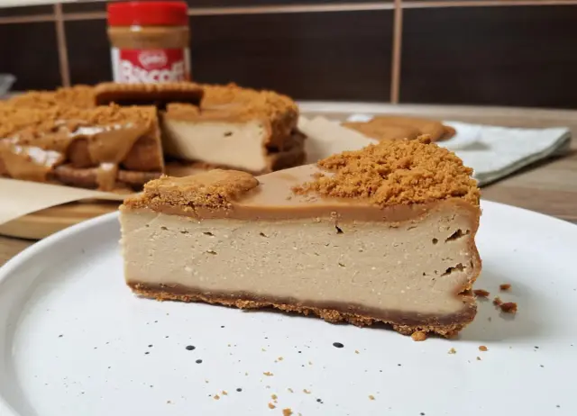 Sernik Lotus Biscoff pieczony i na zimno. Prosty przepis